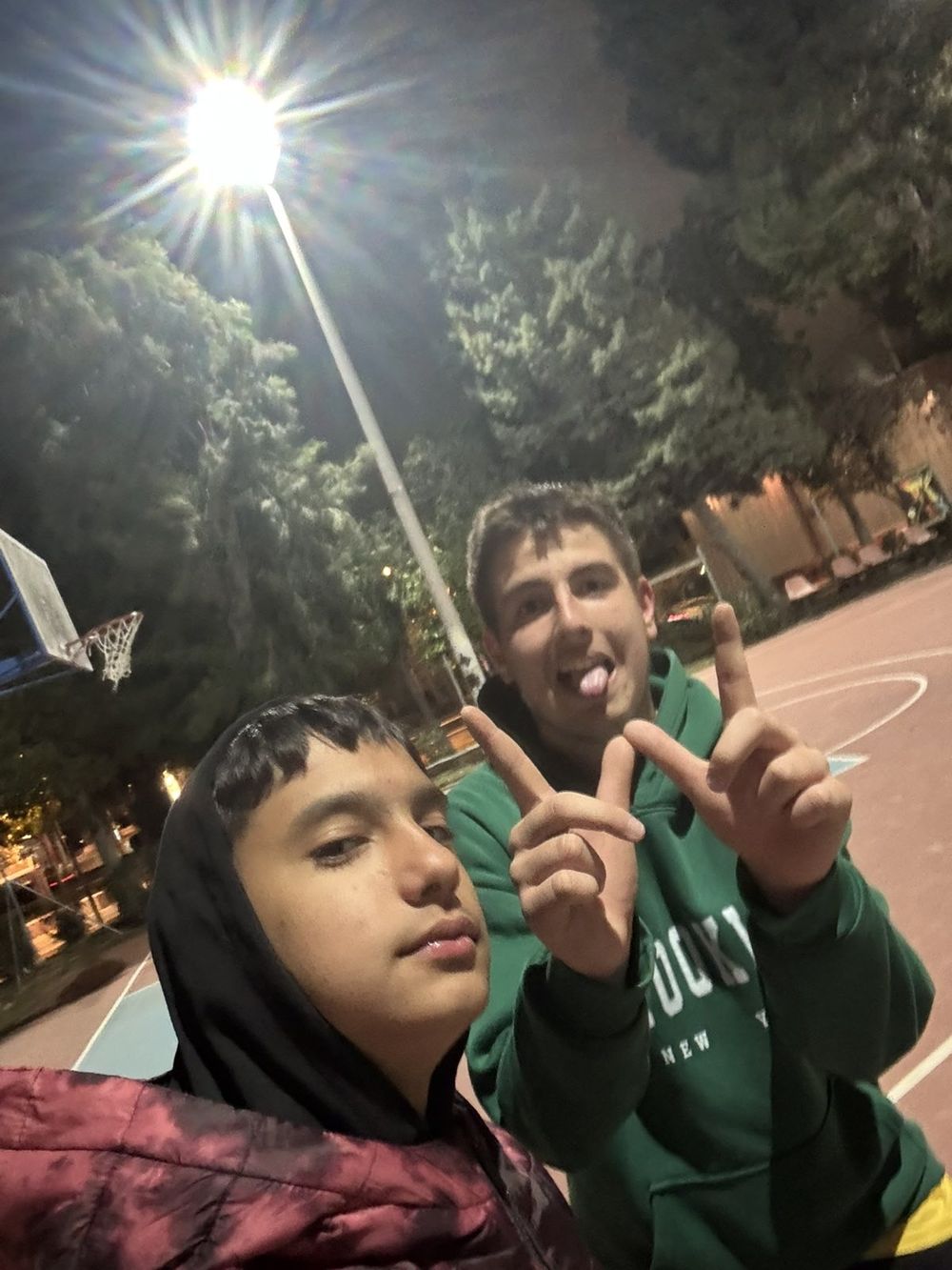 Selfie δύο παικτών κάτω από τους προβολείς